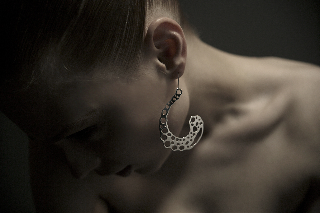 beauty photography with a jewelry shot by Namiko Kitaura